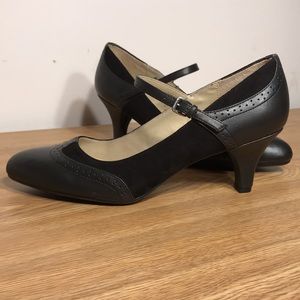 Naturalizer Drake Wingtip Heels